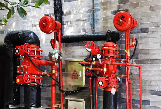 守護生命與財產安全的關鍵防線 消防噴淋系統在現代消防設備中的核心作用